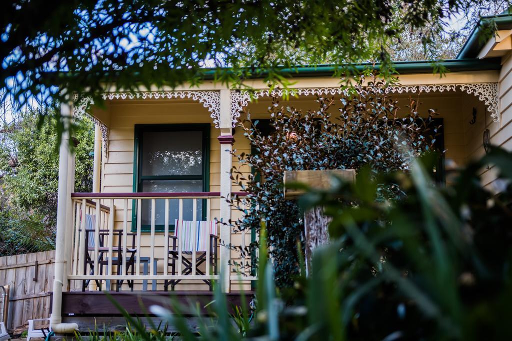 Tiffany'S Cottages Bright Exterior photo